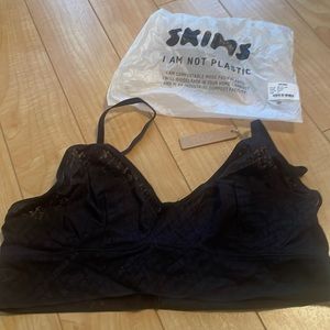 Brand new skims bralette with logo detailing - never worn a bit small